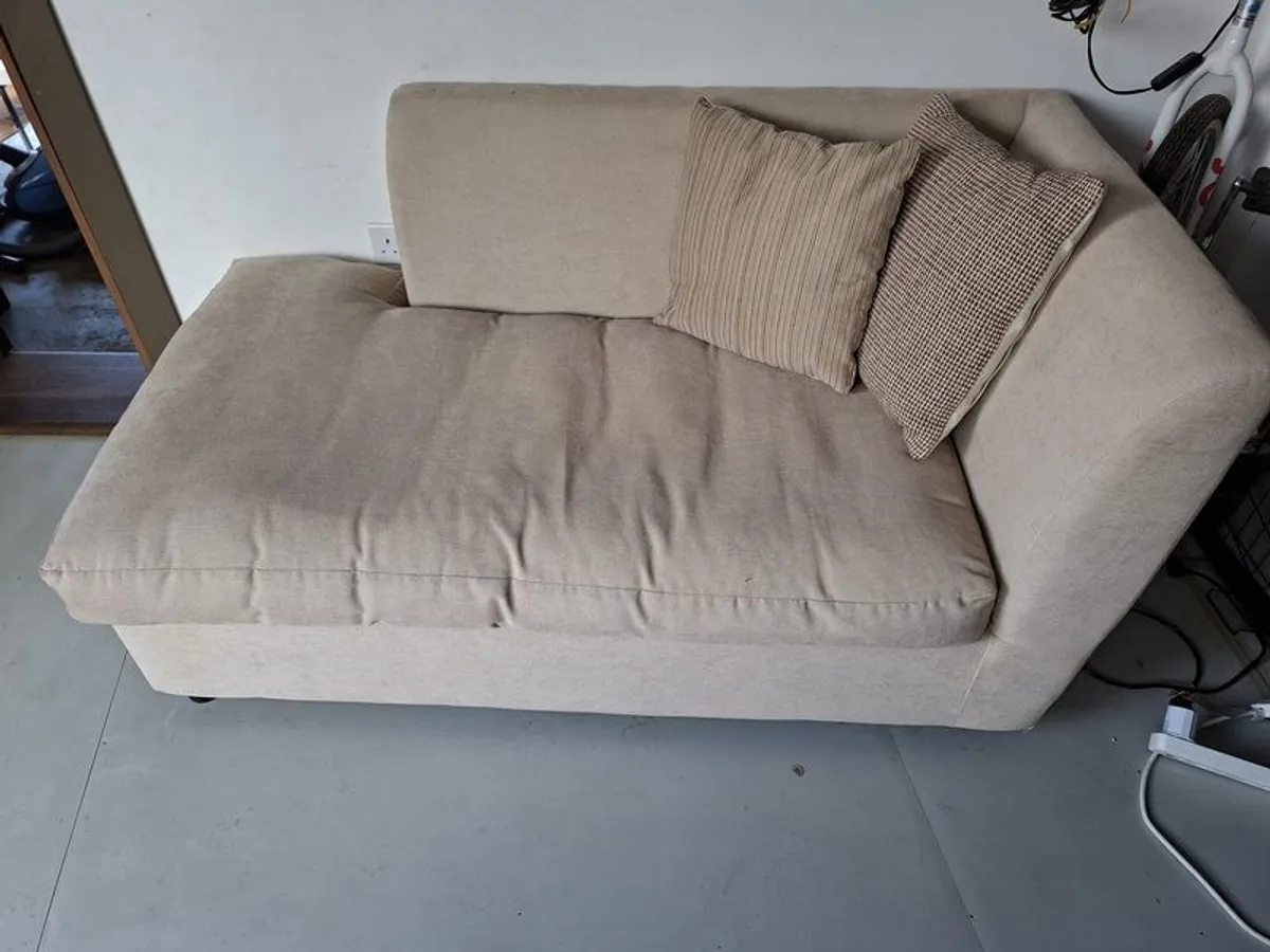 Chaise type sofa - Image 3