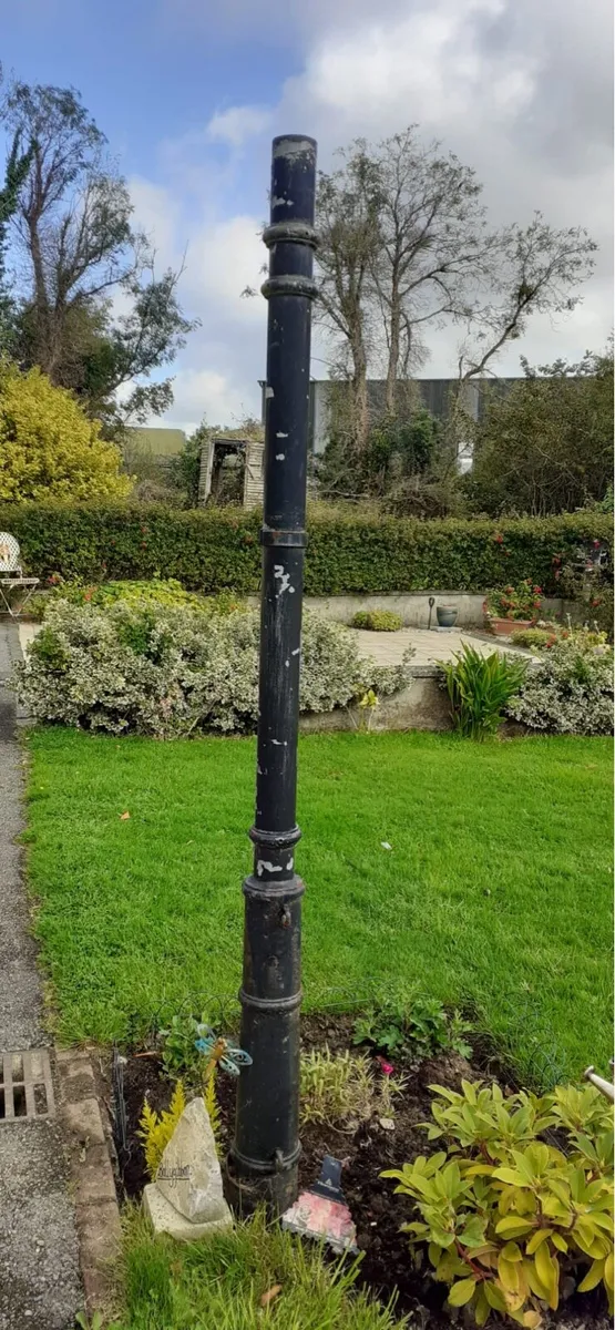 Lamp posts - Image 1