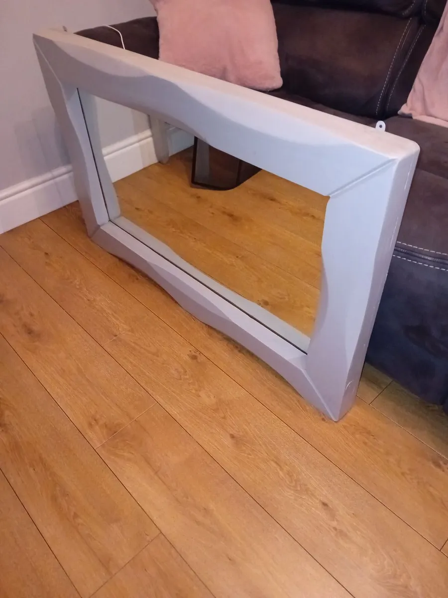 Tv unit and mirror - Image 2