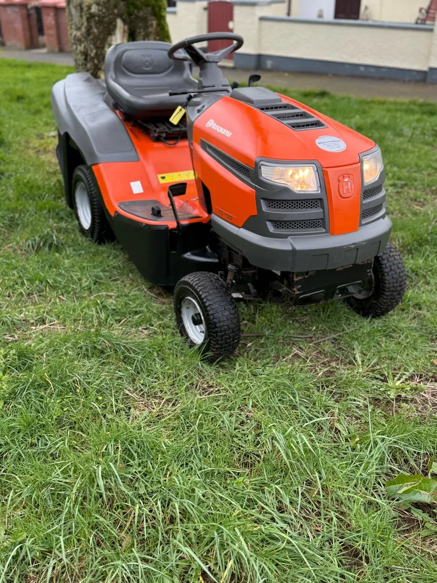 Ride on lawnmower - Image 1