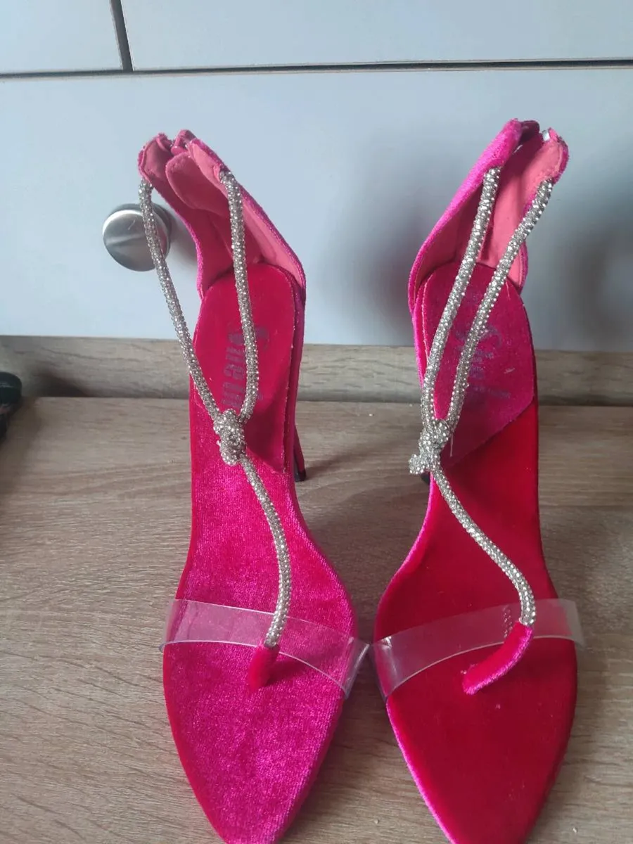 Round Toe Jeweled Detail Stiletto Heels size uk 2 - Image 1