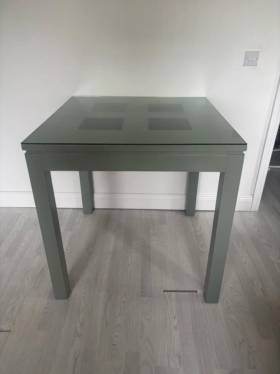 Green breakfast bar table - Image 1