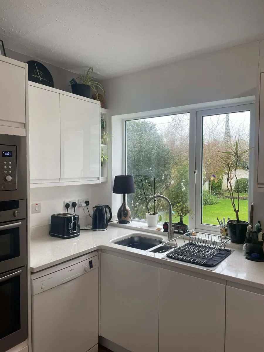 Fitted Kitchen & Island, Quartz Counter Top - Image 2