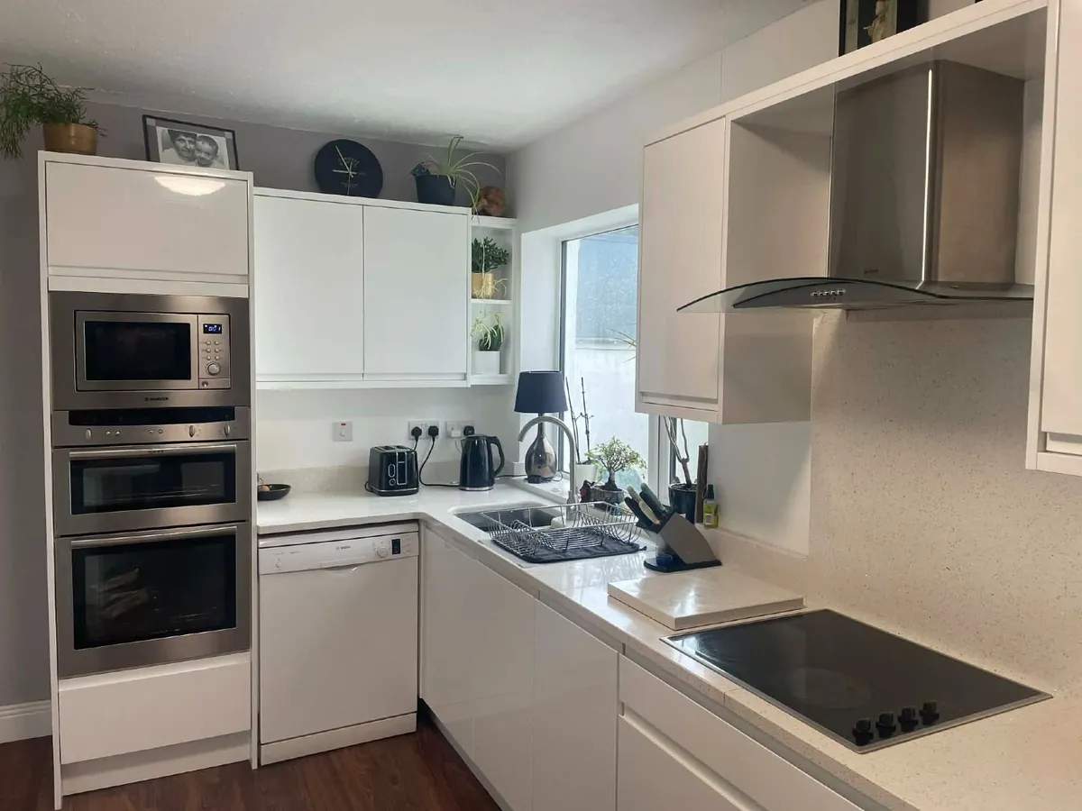 Fitted Kitchen & Island, Quartz Counter Top - Image 3