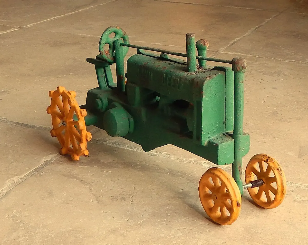 Vintage John Deere Cast Iron Tractor Toy - Image 2