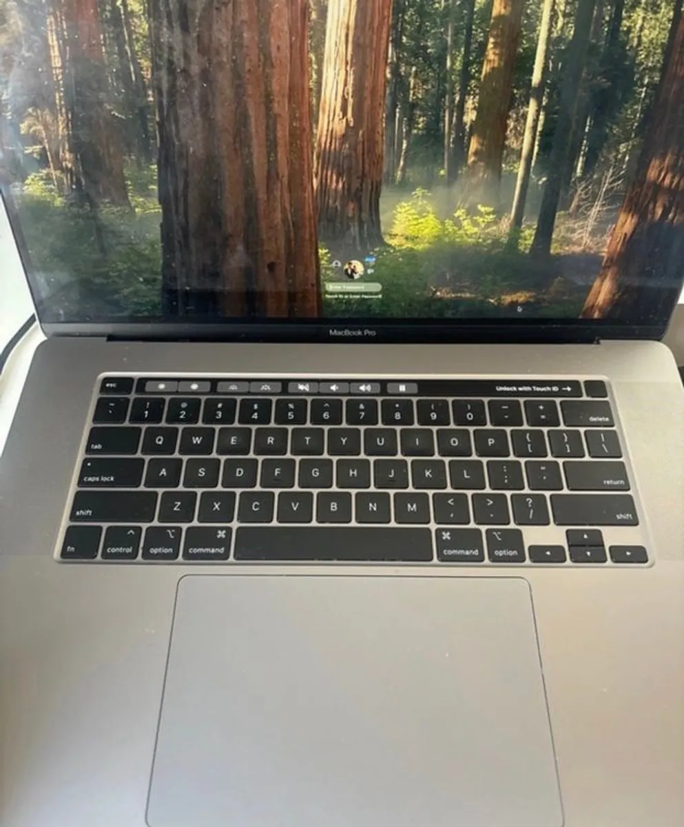 MacBook Pro 2019 16 Inch - Image 2