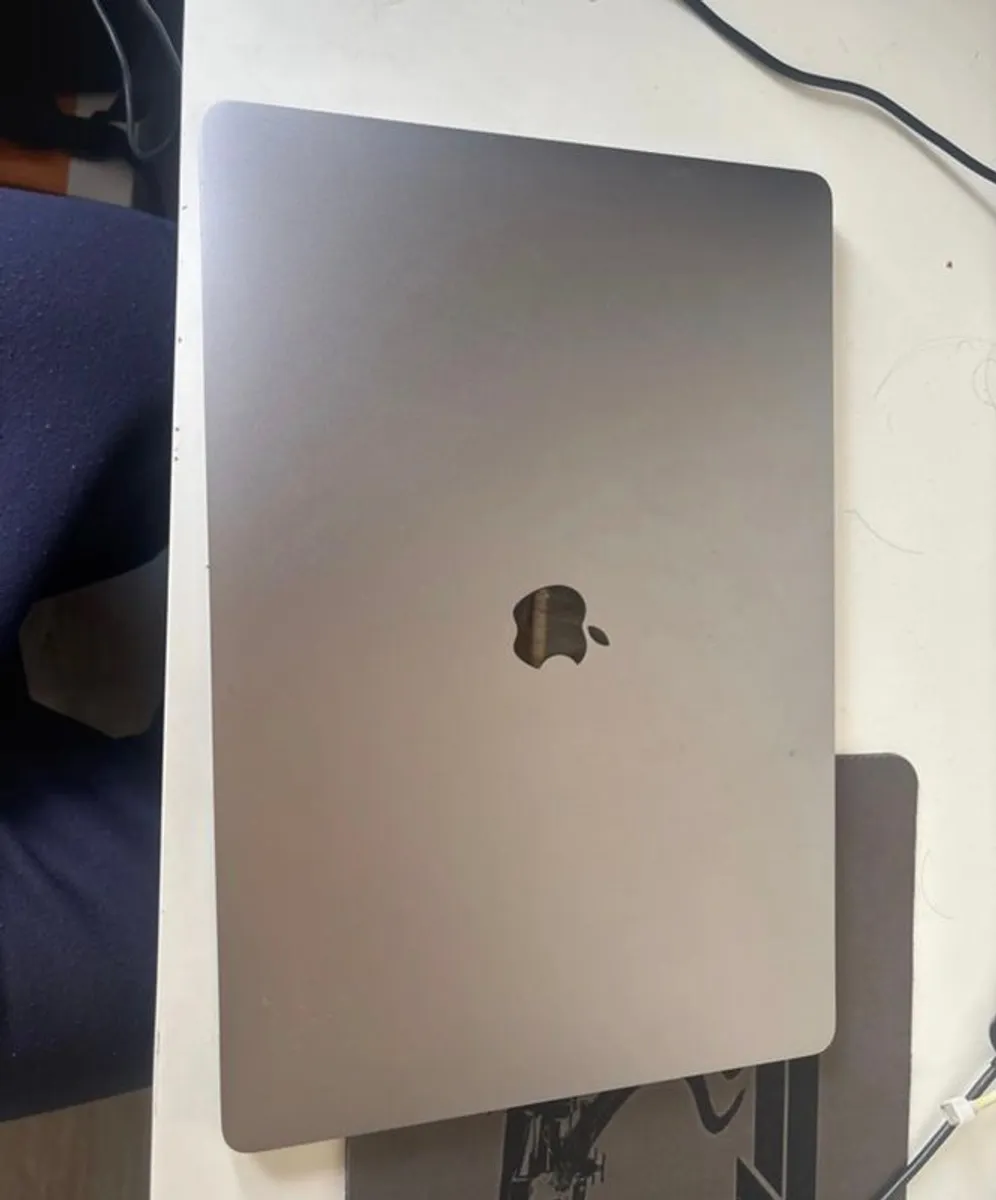 MacBook Pro 2019 16 Inch - Image 3