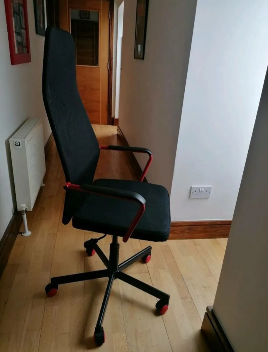 Gaming Chair - Image 3