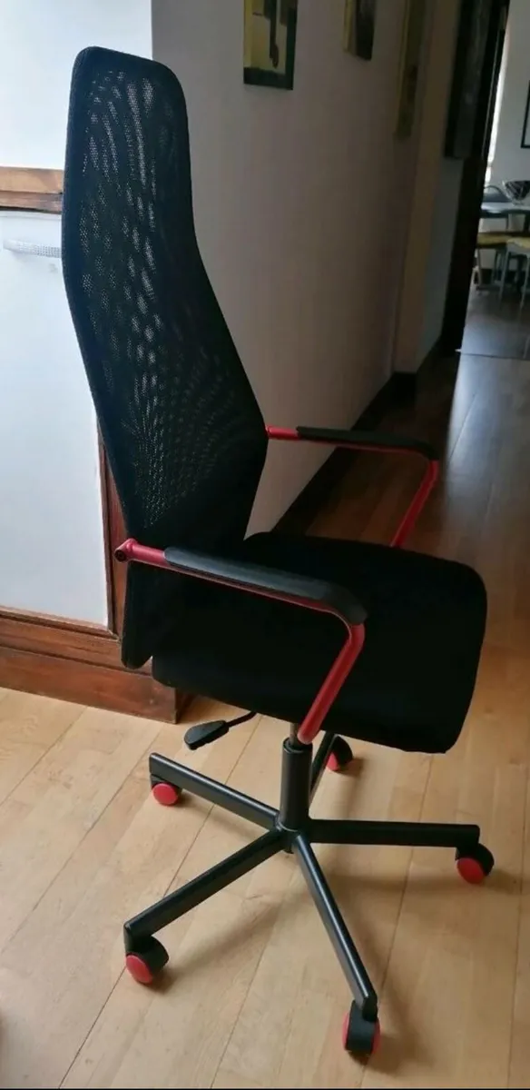 Gaming Chair - Image 1