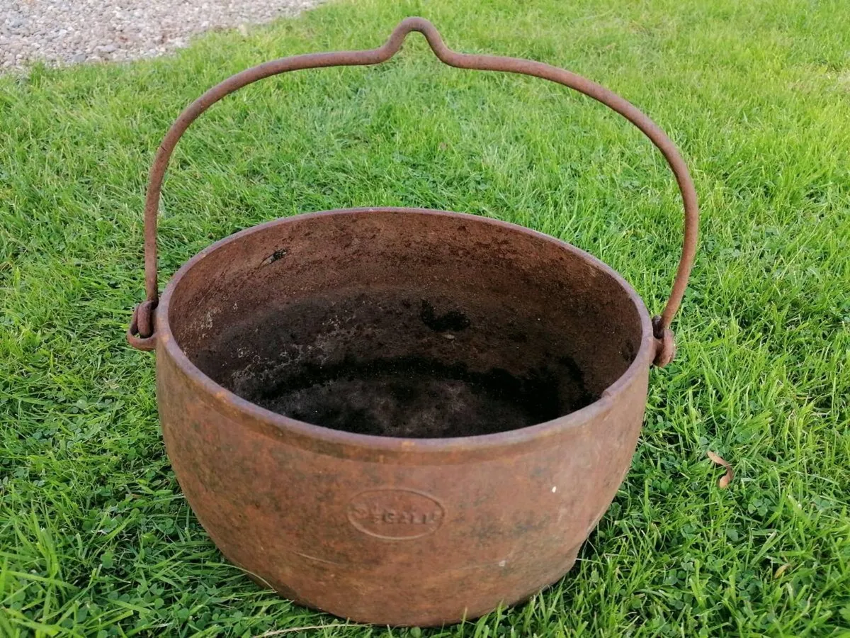 Vintage Cast Iron Pot - Image 2