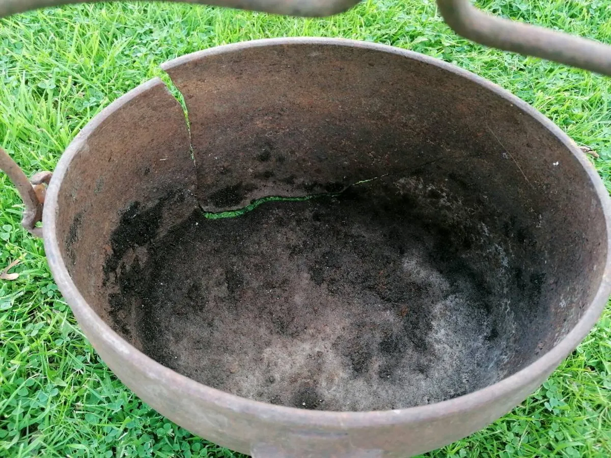 Vintage Cast Iron Pot - Image 4