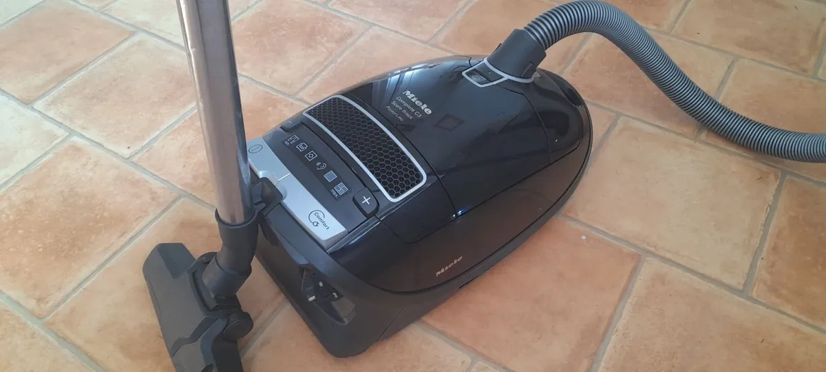 Miele vacuum cleaner - Image 3