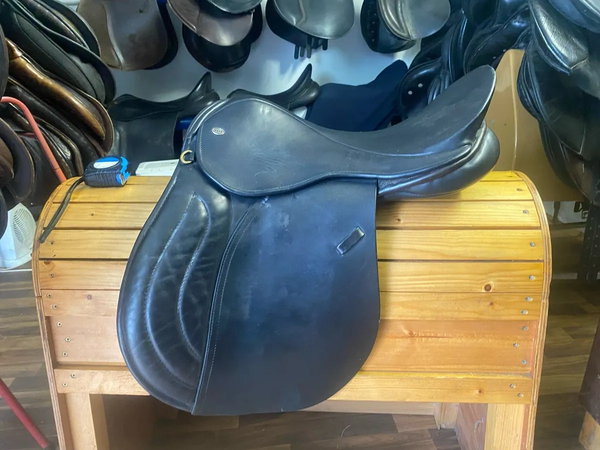17” black Leather saddle WIDE - Image 1