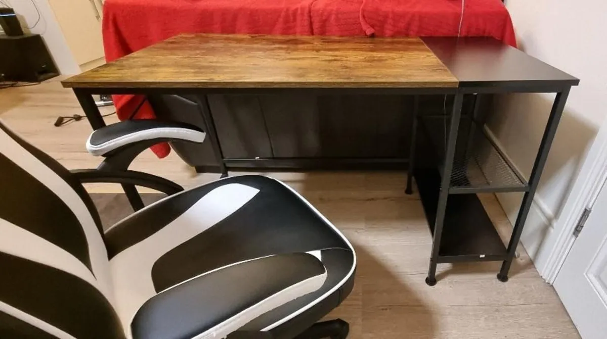 Home Office Desk in Excellent Condition - Image 3