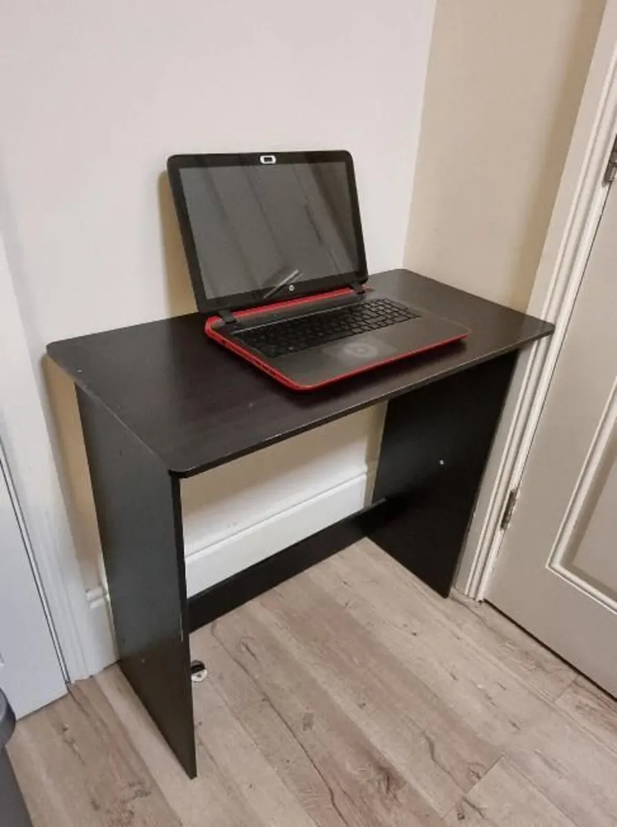 Home Office small desk in very good condition - Image 2