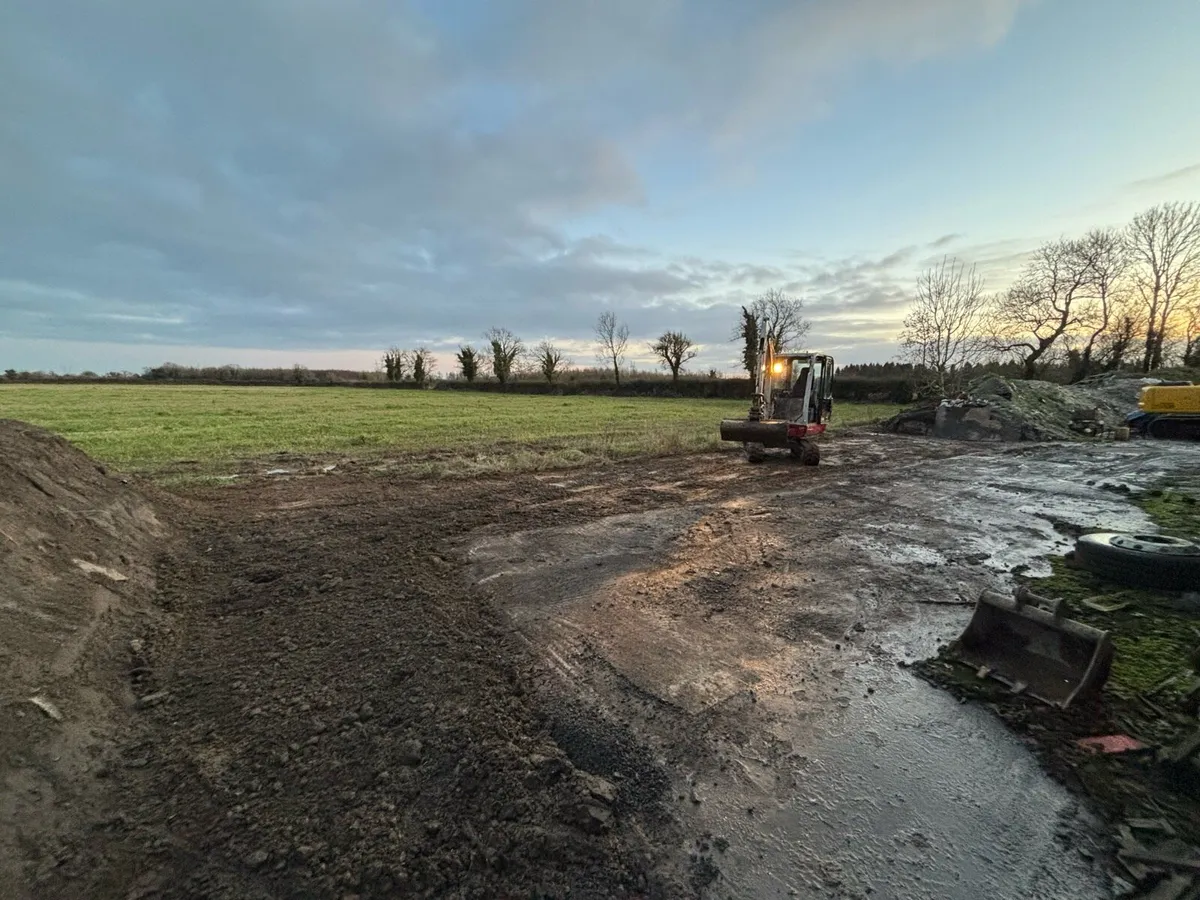 Digger and driver for hire - Image 4