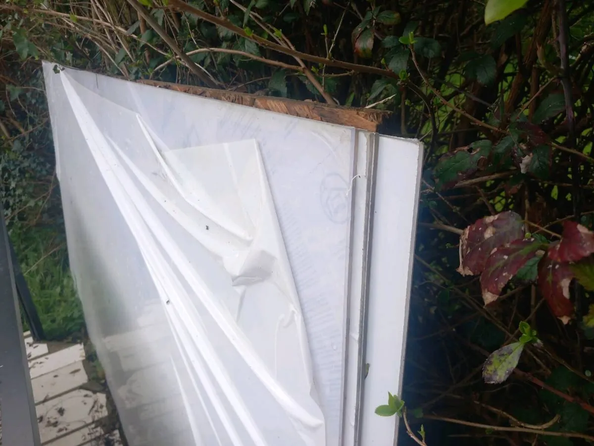 Polycarbonate - Image 2