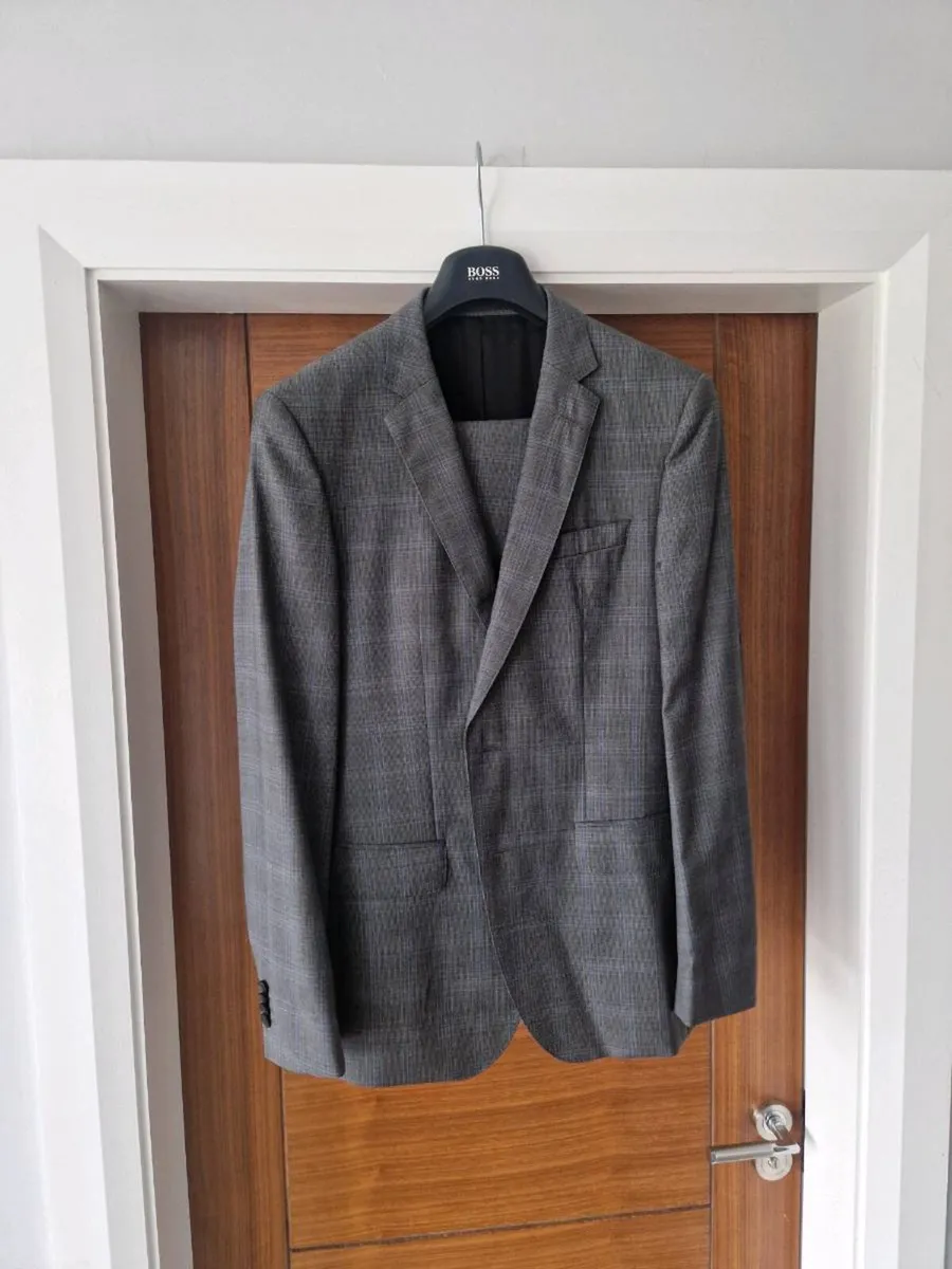 Hugo Boss man's suit - Image 1