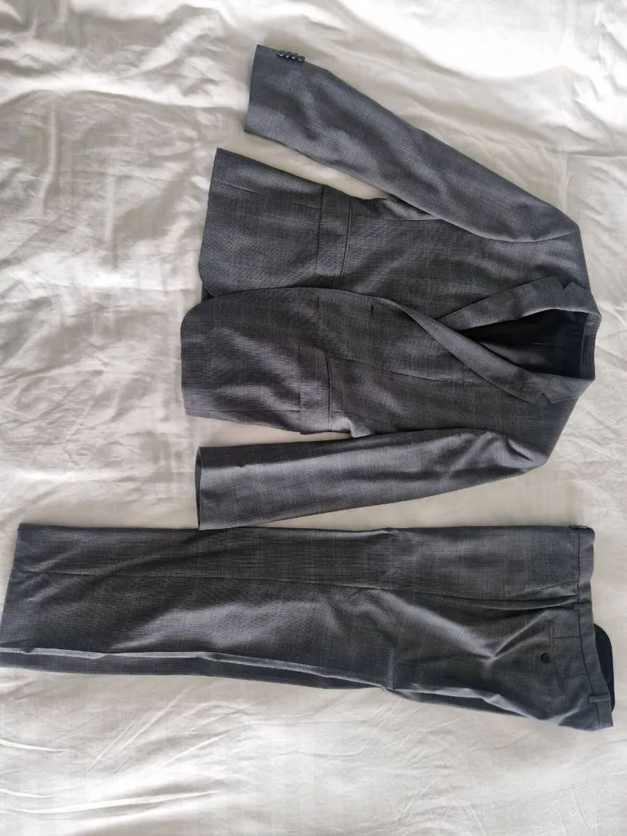 Hugo Boss man's suit - Image 2