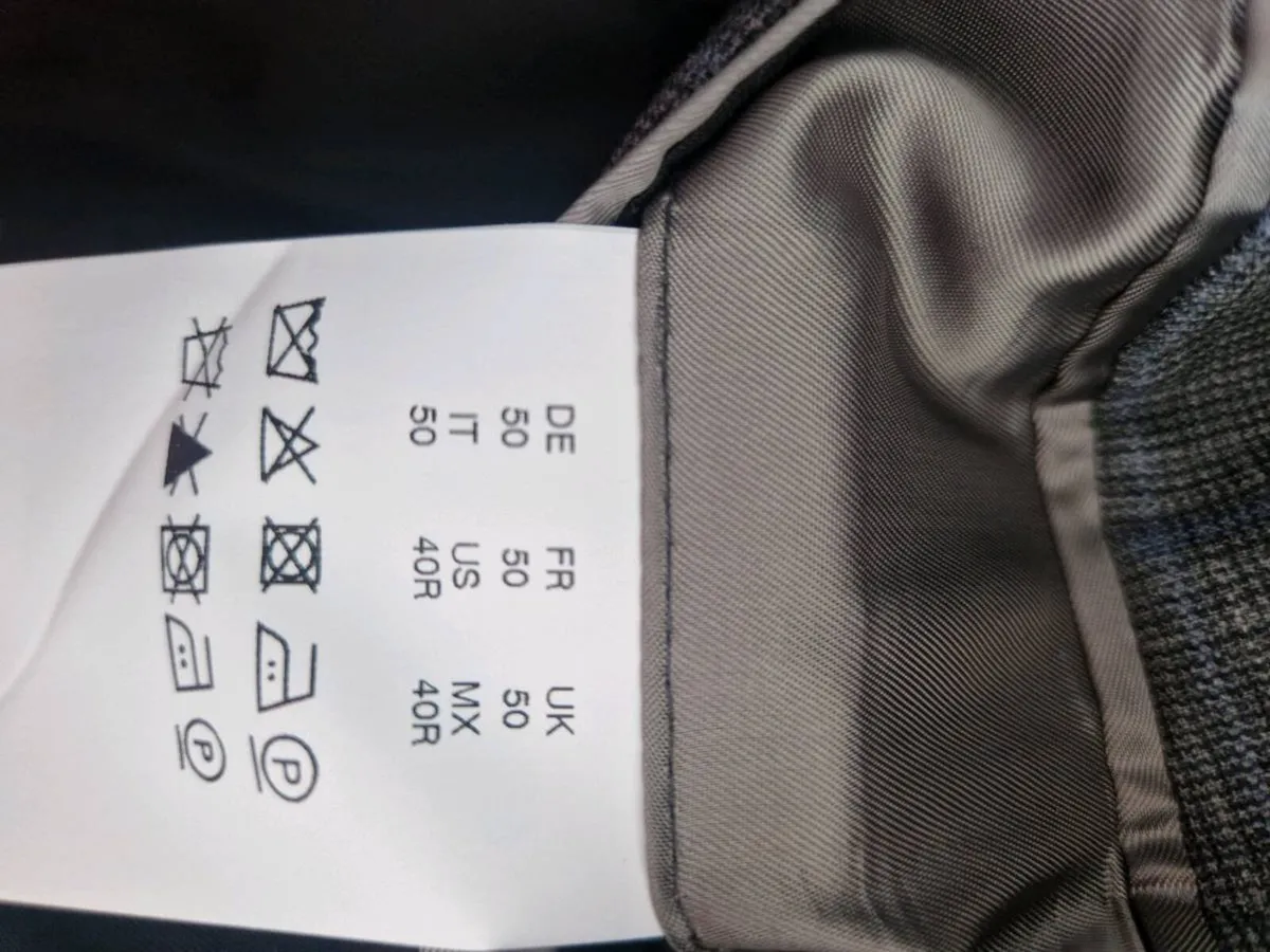 Hugo Boss man's suit - Image 4