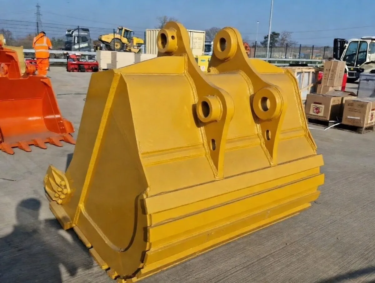 Digging buckets 80 90 100 pins 4 to 6 foot - Image 2