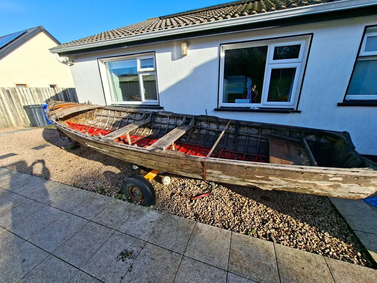 Lake fishing boat - Image 1
