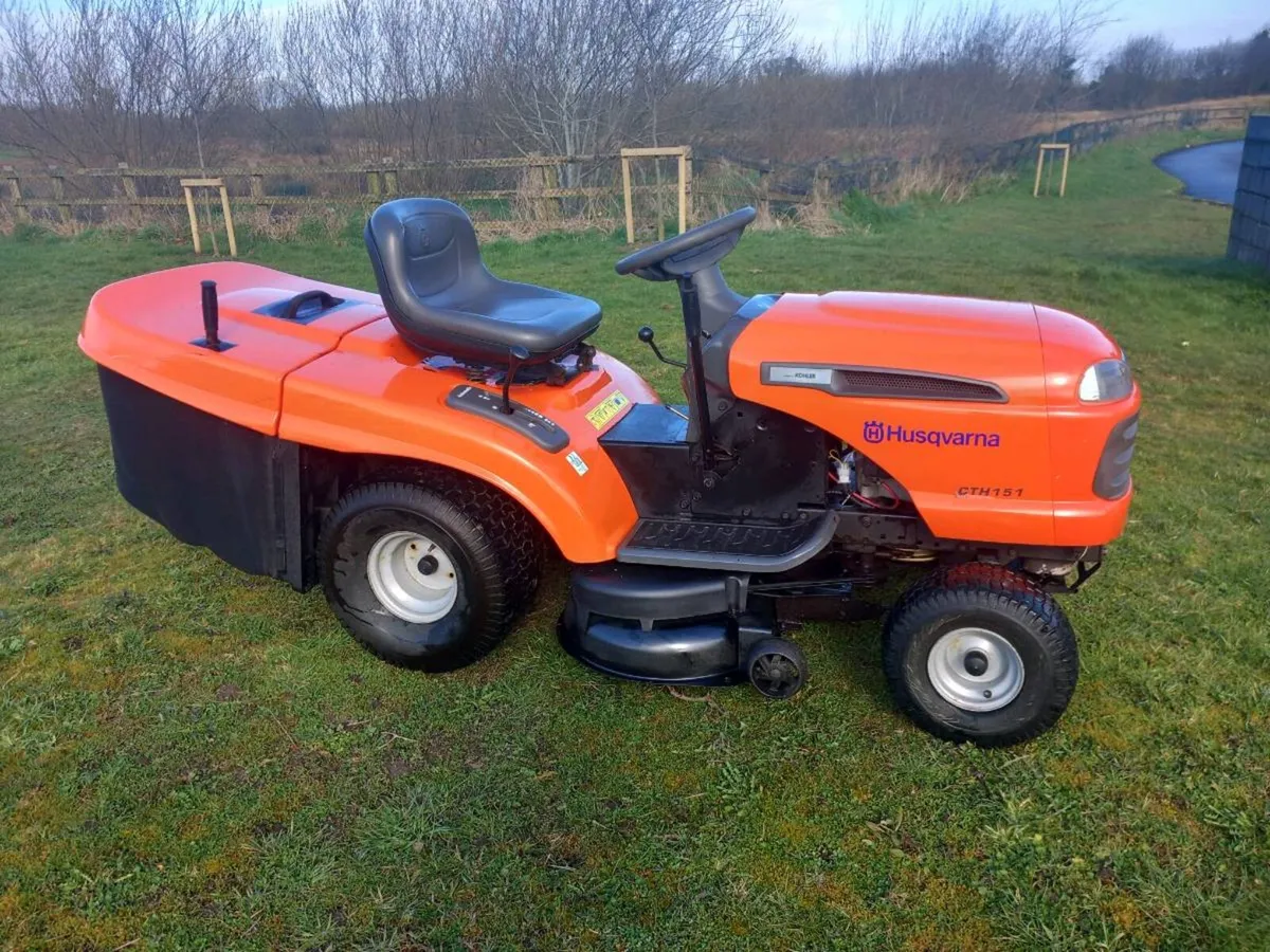 Ride on lawnmower - Image 1