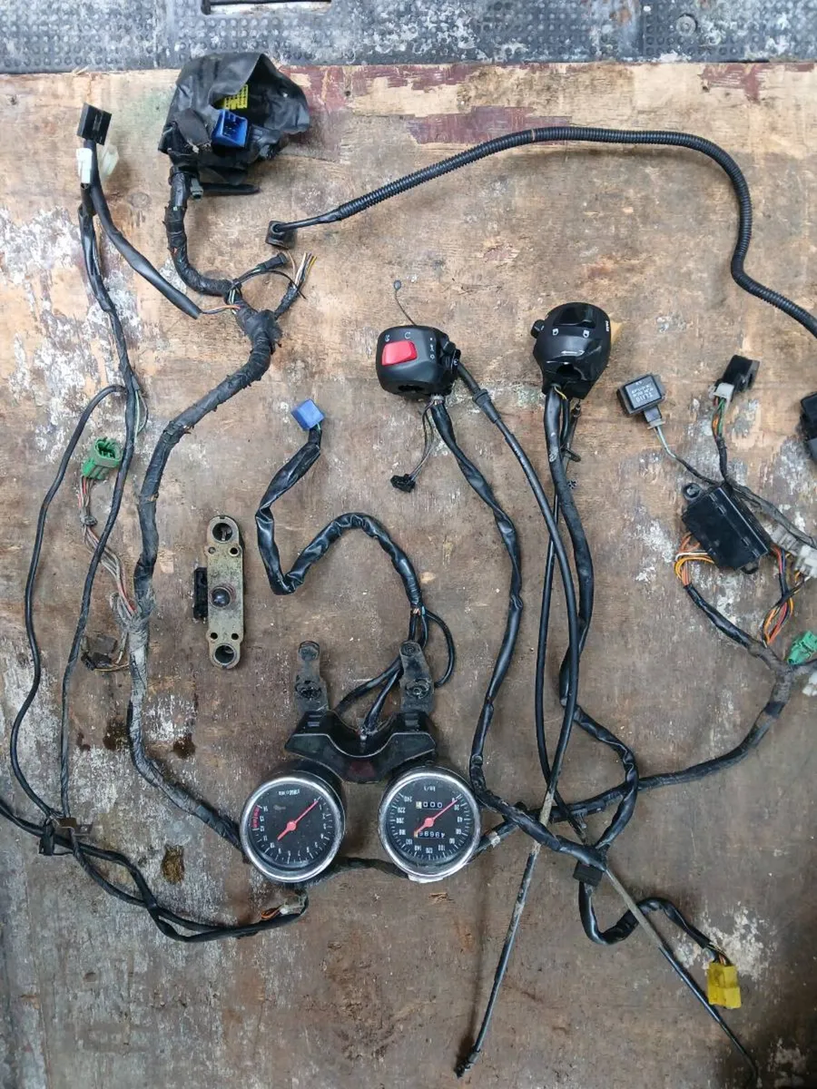 Suzuki bandit breaking for parts - Image 3