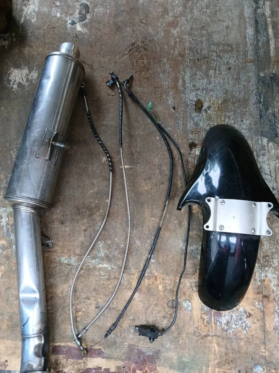 Suzuki bandit breaking for parts - Image 4