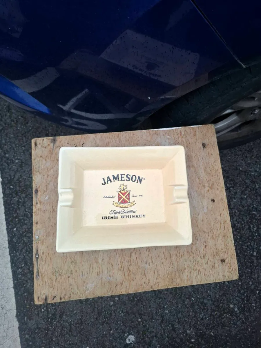 Jameson ceramic wiskey ashtray postage possible - Image 1
