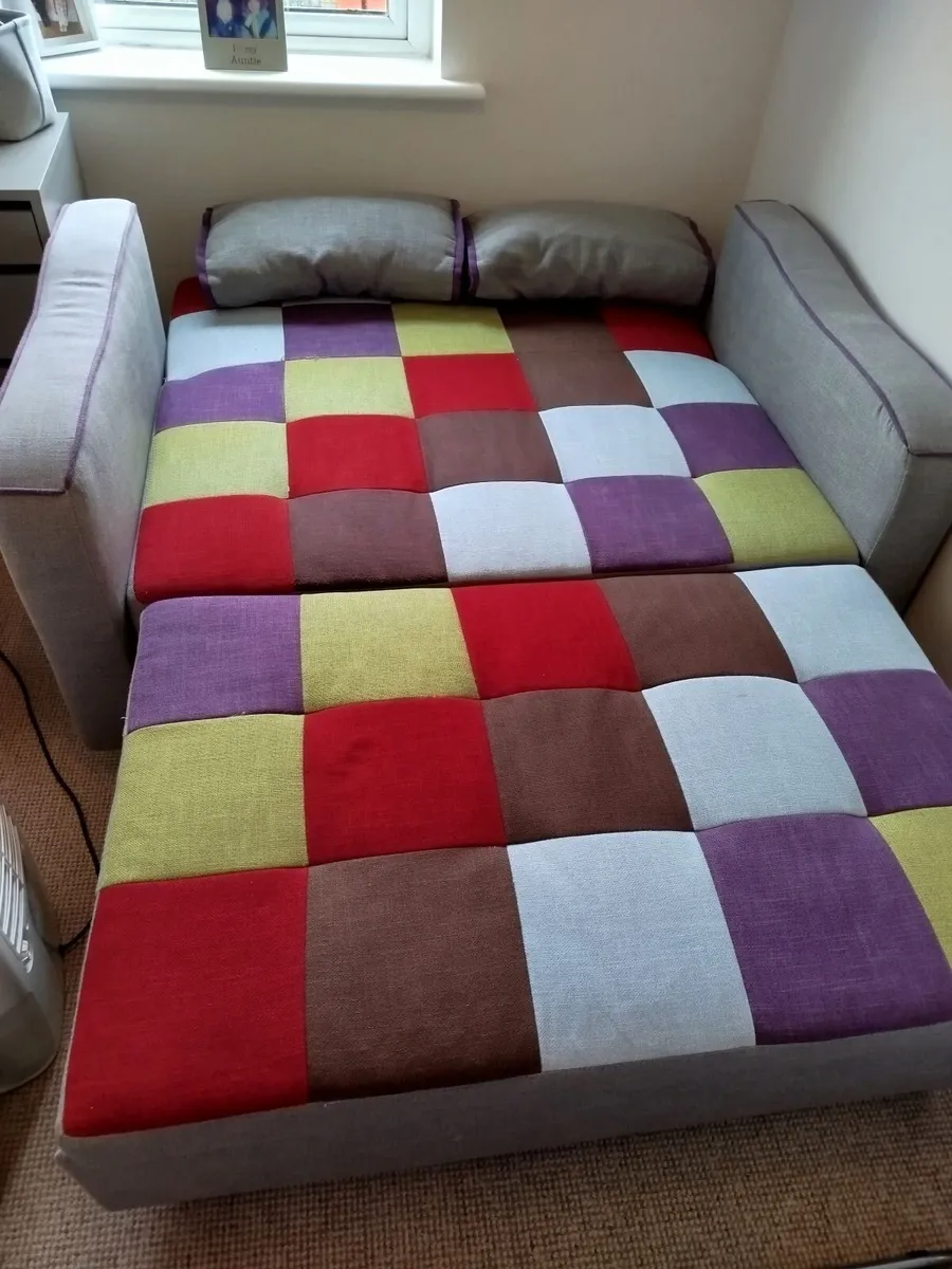 Pull out bed / 2 seater sofa - Image 3