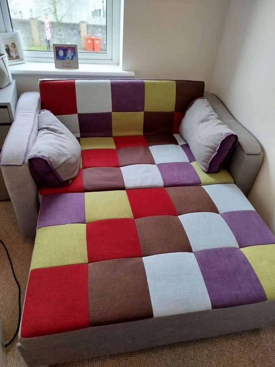 Pull out bed / 2 seater sofa - Image 2