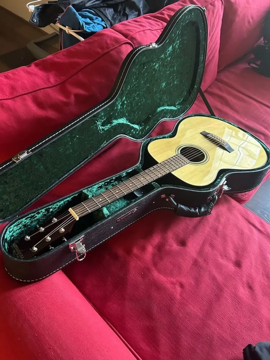 Acoustic Guitar Freshmann Renegade + Brand new hard case Kinsman - Image 2