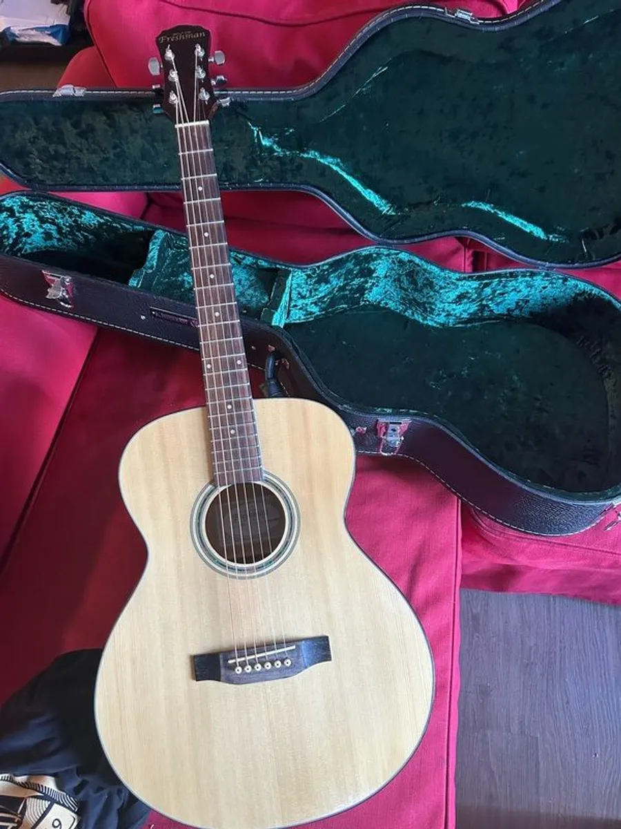 Acoustic Guitar Freshmann Renegade + Brand new hard case Kinsman - Image 3