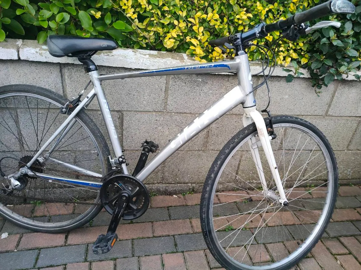 Giant road bike - Image 1