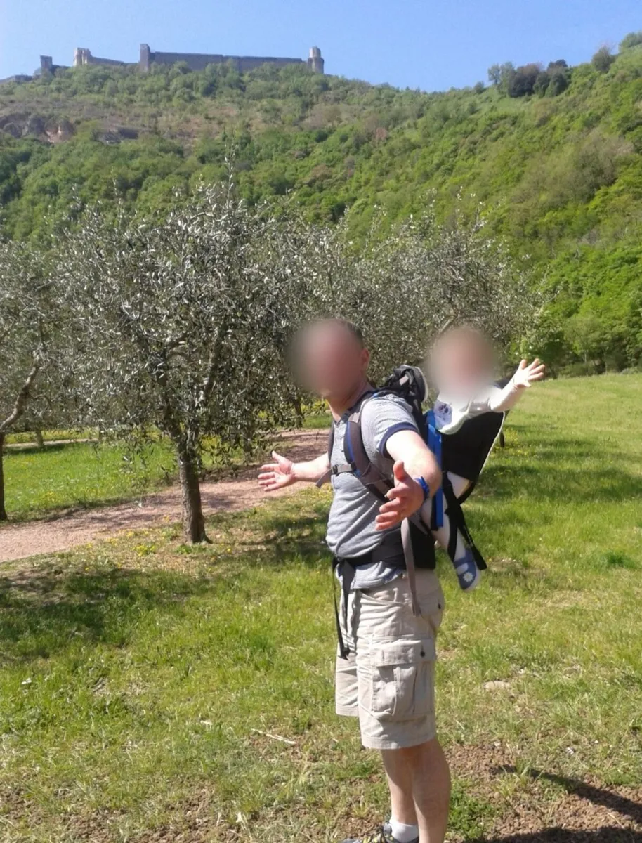 Child carrier backpack - Image 1