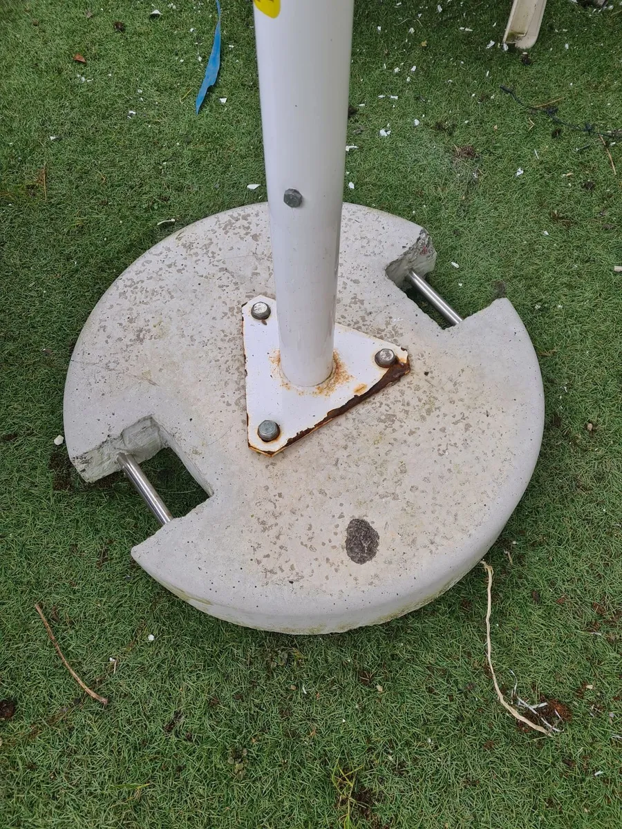 2 x Strong sturdy durable Beer Garden Parasols - Image 4