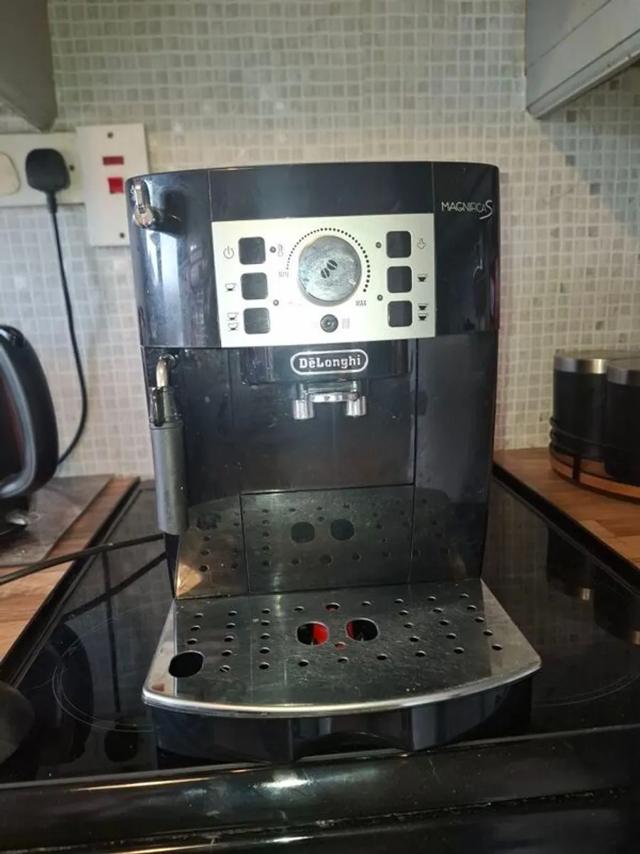 delonghi magnifica s bean to cup coffee machine - Image 1
