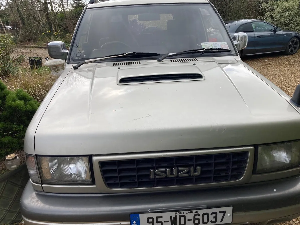 Isuzu Trooper 1995 - Image 2