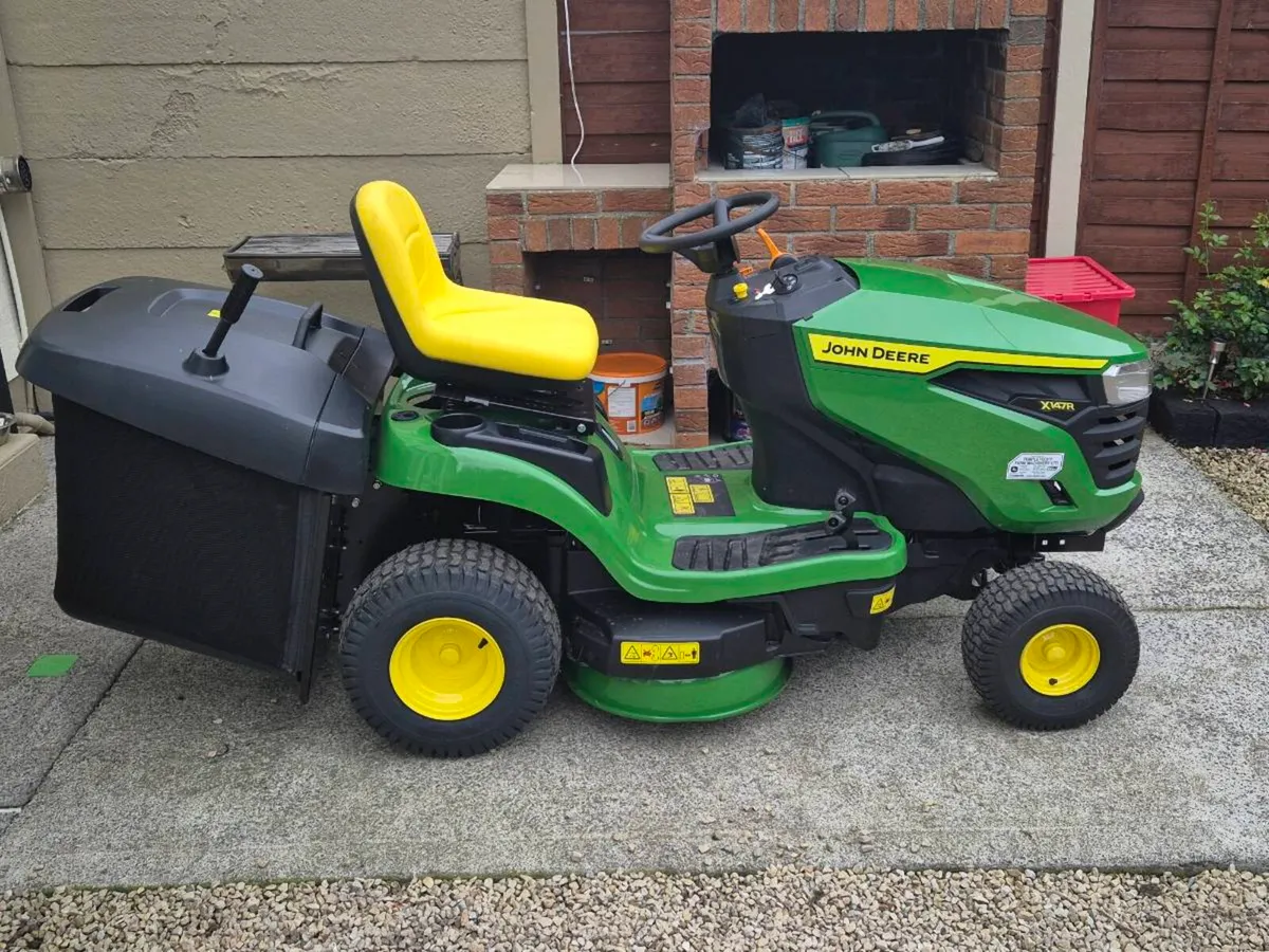 Jonh Deere Ride on lawnmower  Model  X147R - Image 3