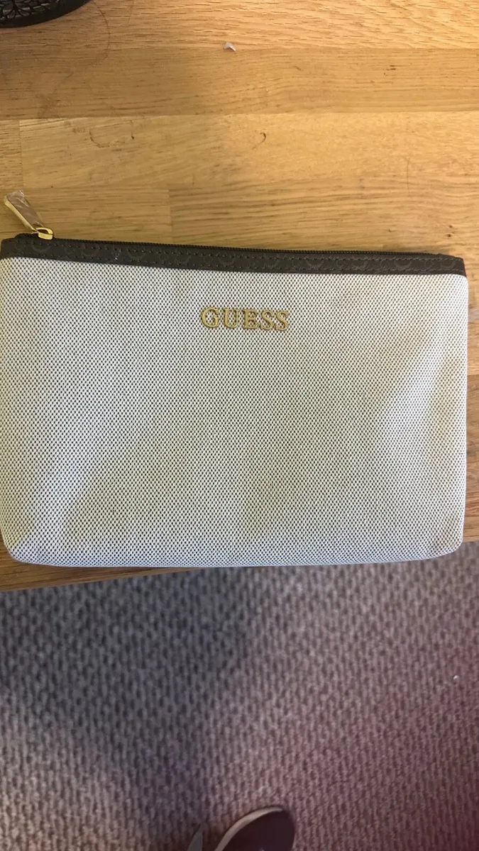 Guess make up bag new - Image 2