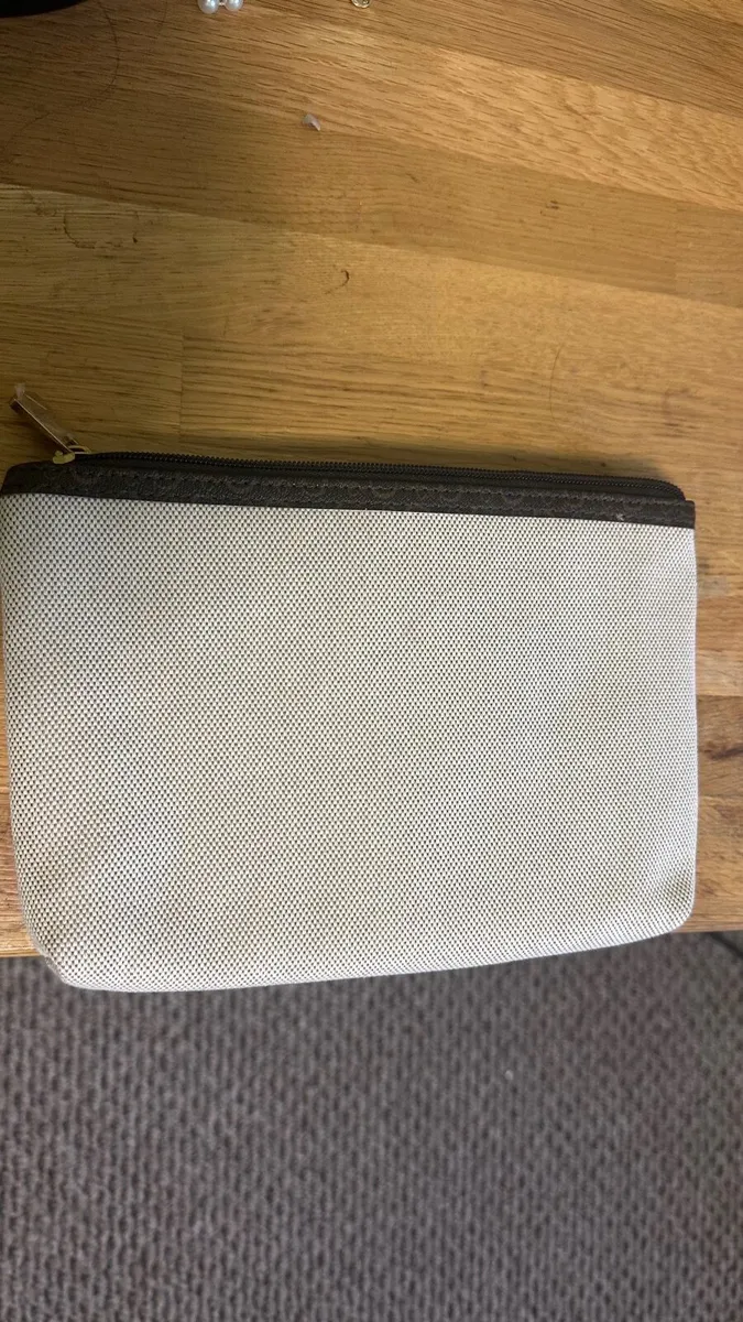 Guess make up bag new - Image 3