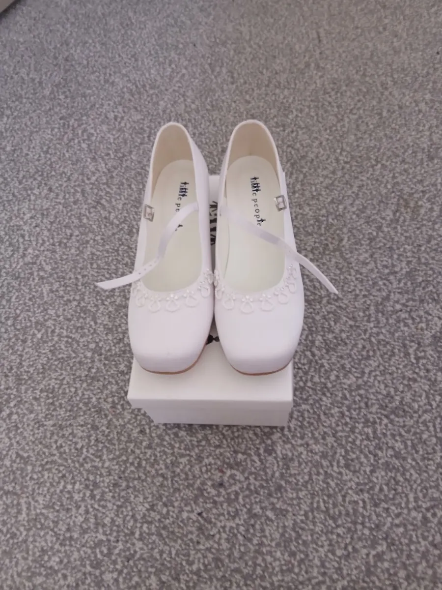 White Communion shoes & bag - Image 2