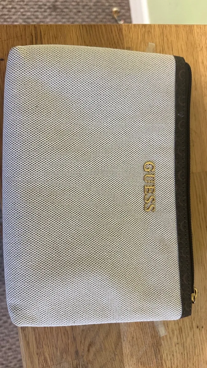 Guess make up bag new - Image 4
