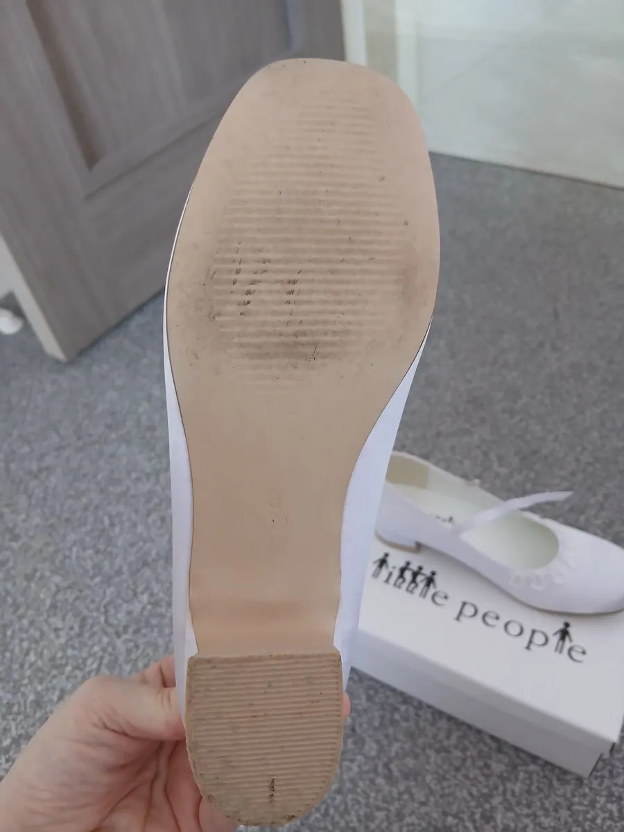 White Communion shoes & bag - Image 4