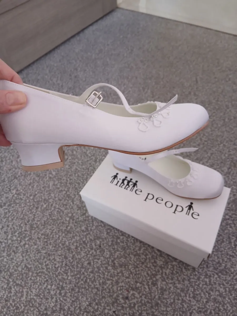 White Communion shoes & bag - Image 3