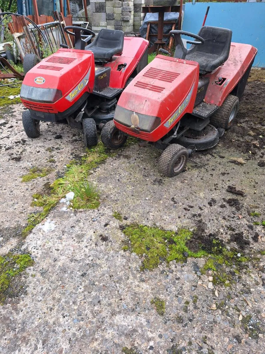 Castlegarden ride on lawnmowers - Image 1