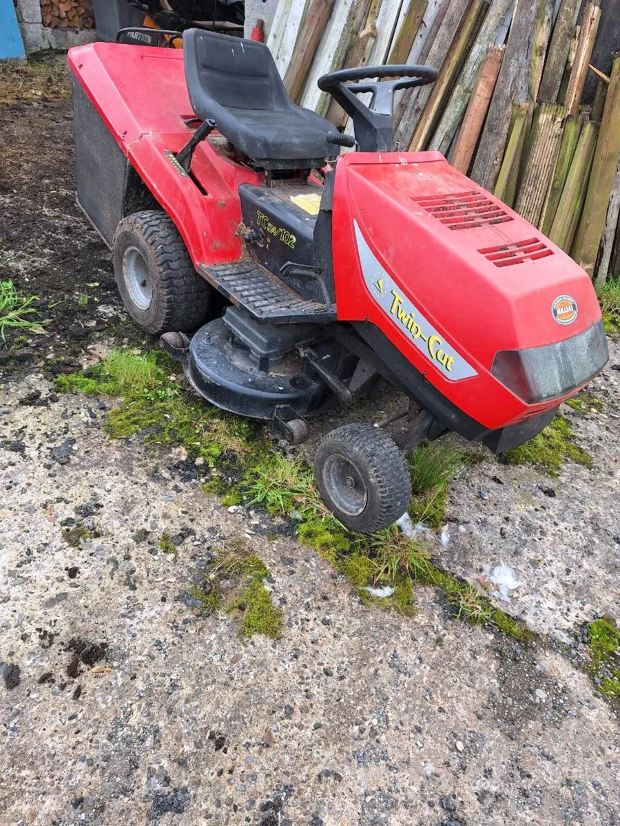 Castlegarden ride on lawnmowers - Image 2