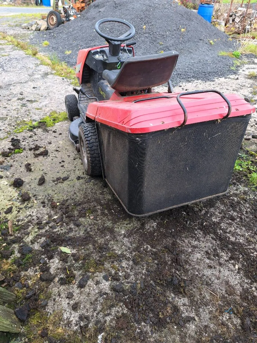 Castlegarden ride on lawnmowers - Image 4