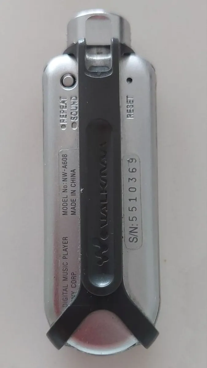 Sony Walkman NW-A608 Portable Audio Player 2GB rechargeable with clip - Image 2